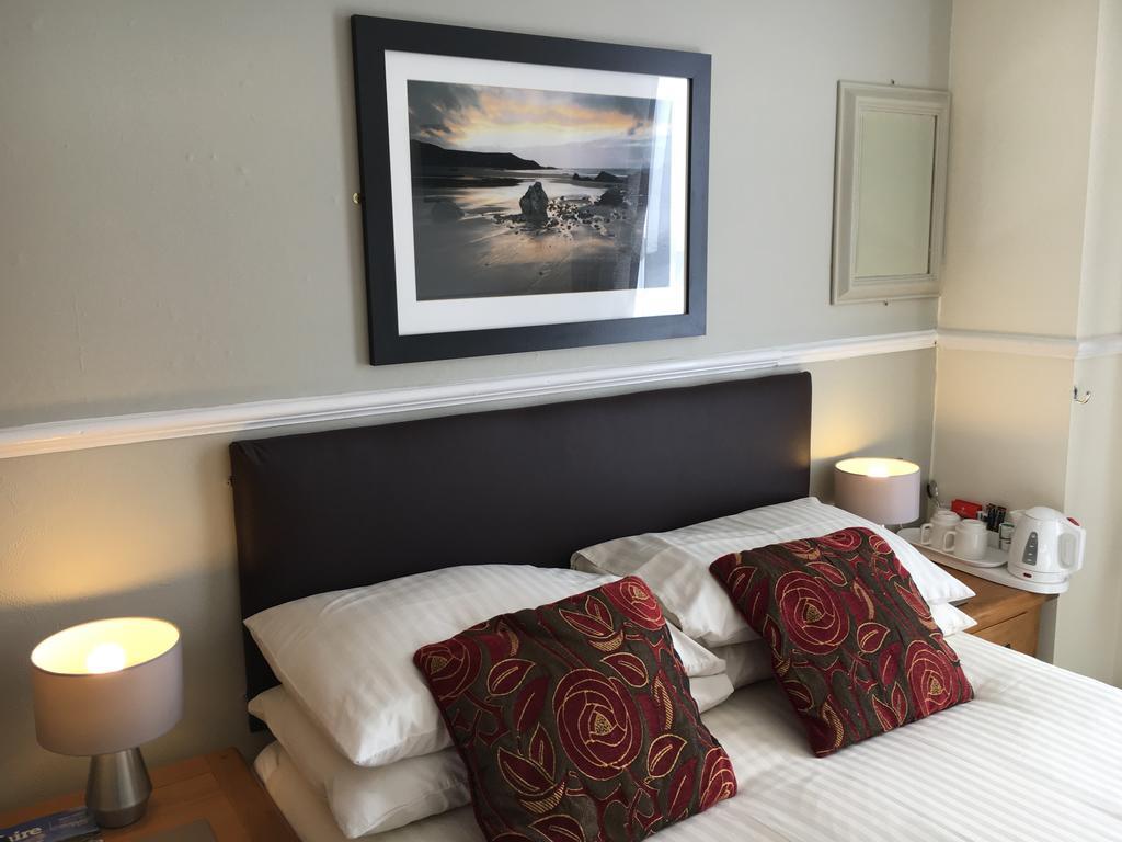 The Rockside Bed & Breakfast สการ์โบโรห์ ภายนอก รูปภาพ